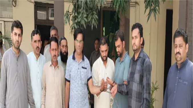 گوجرانوالہ بورڈ میں سٹوڈنٹس کے نمبر بڑھانے کی اڑ میں ساڑھے سات کروڑ روپیہ  لینے والے 10 ملازمین گرفتار